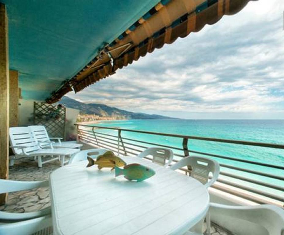 Flat Rossi Apartment Menton Room photo